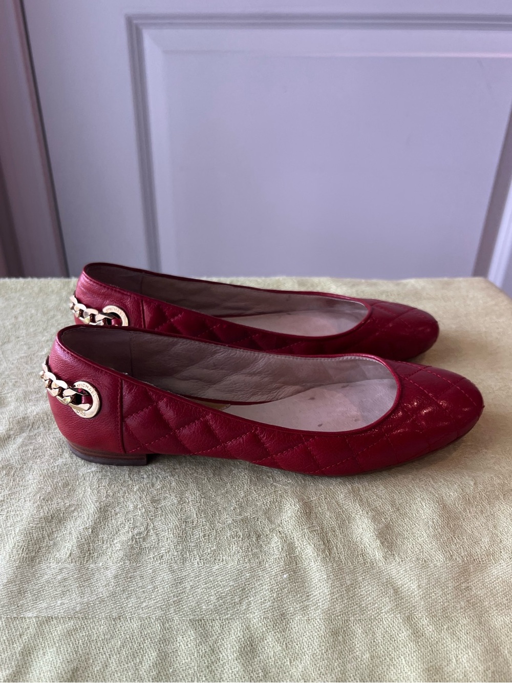 Michael Kors Ramsey Red Quilted Leather Ballet Flats with Gold Chain. Size 7